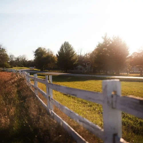 longview-farm-roadside-view